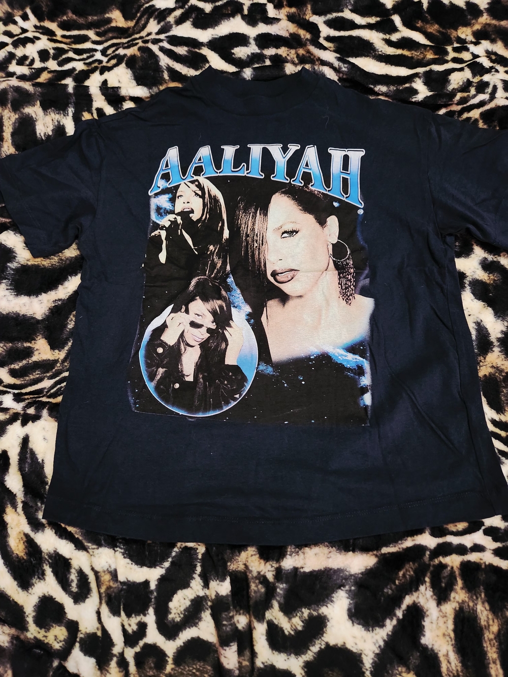 Divided Aaliyah Graphic Tee in Black and Blue